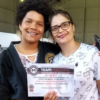 Maria Eduarda sendo graduada