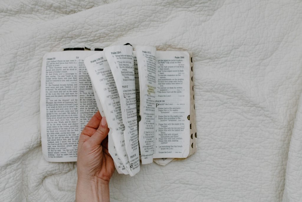 Folheando a Bíblia